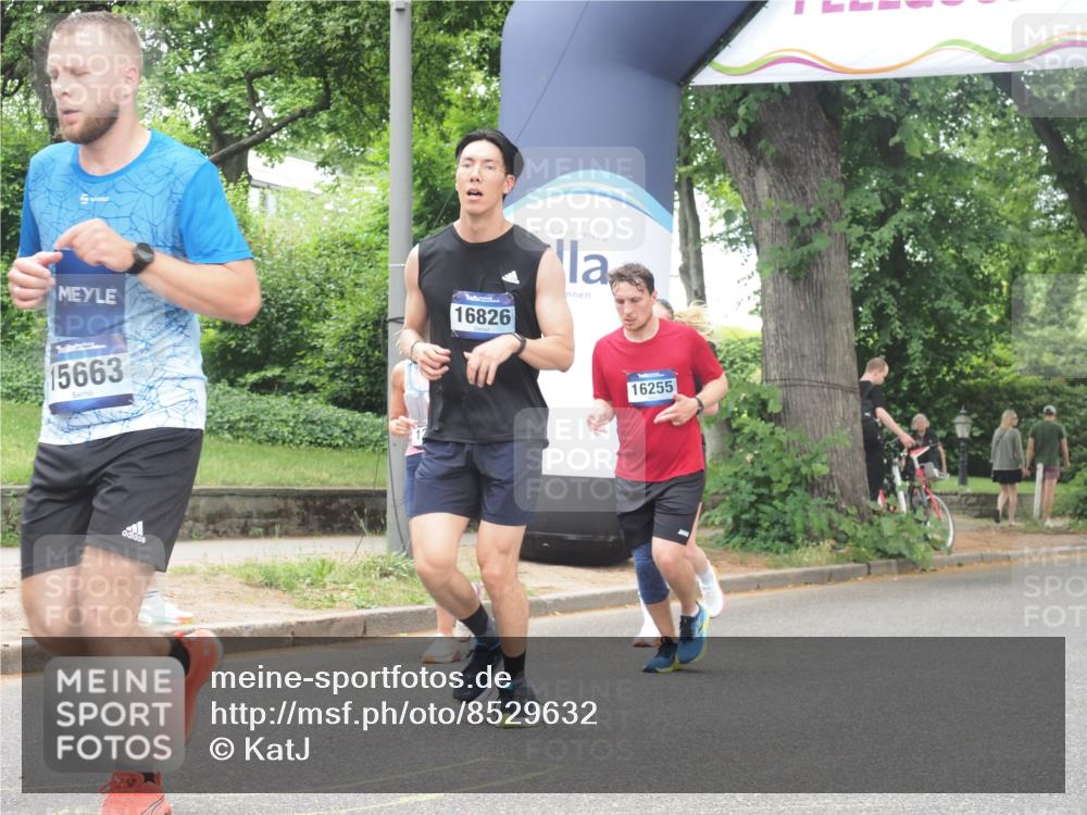 29.06.2025 - hella hamburg halbmarathon KatJ http://msf.ph/oto/8529632 29.06.2025 10:56:53 Zwischen KM18-KM19 1347, 4904 meine-sportfotos.de