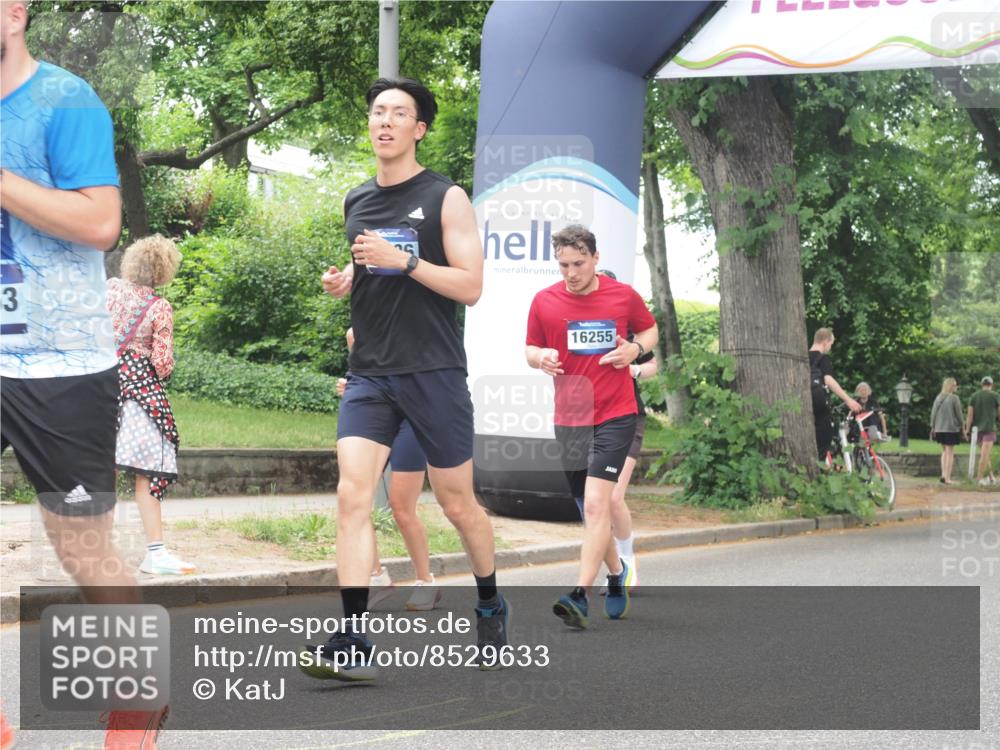 29.06.2025 - hella hamburg halbmarathon KatJ http://msf.ph/oto/8529633 29.06.2025 10:56:53 Zwischen KM18-KM19 1347, 4904 meine-sportfotos.de