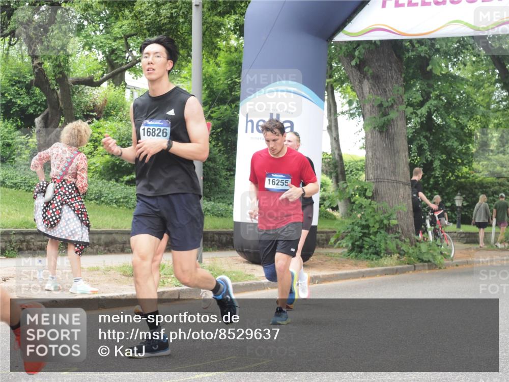 29.06.2025 - hella hamburg halbmarathon KatJ http://msf.ph/oto/8529637 29.06.2025 10:56:53 Zwischen KM18-KM19 1347, 4904 meine-sportfotos.de