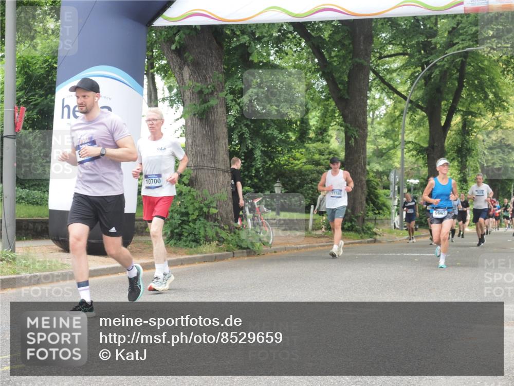 29.06.2025 - hella hamburg halbmarathon KatJ http://msf.ph/oto/8529659 29.06.2025 10:56:58 Zwischen KM18-KM19  meine-sportfotos.de