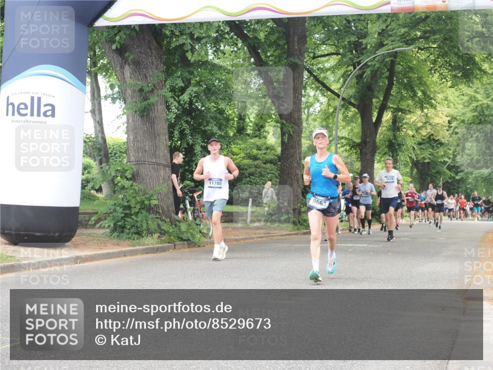 29.06.2025 - hella hamburg halbmarathon KatJ http://msf.ph/oto/8529673 29.06.2025 10:56:59 Zwischen KM18-KM19  meine-sportfotos.de