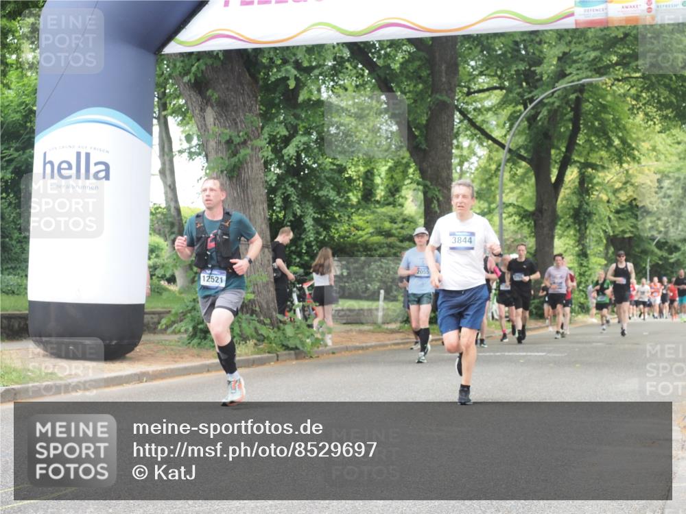 29.06.2025 - hella hamburg halbmarathon KatJ http://msf.ph/oto/8529697 29.06.2025 10:57:03 Zwischen KM18-KM19 3844 meine-sportfotos.de