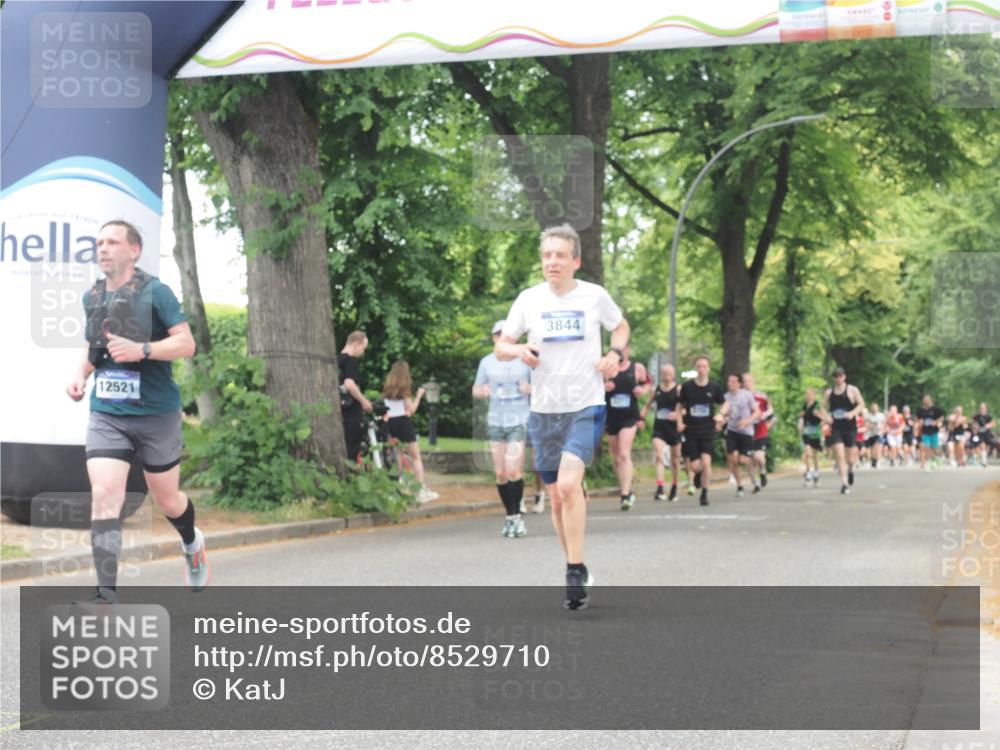 29.06.2025 - hella hamburg halbmarathon KatJ http://msf.ph/oto/8529710 29.06.2025 10:57:03 Zwischen KM18-KM19 3844 meine-sportfotos.de