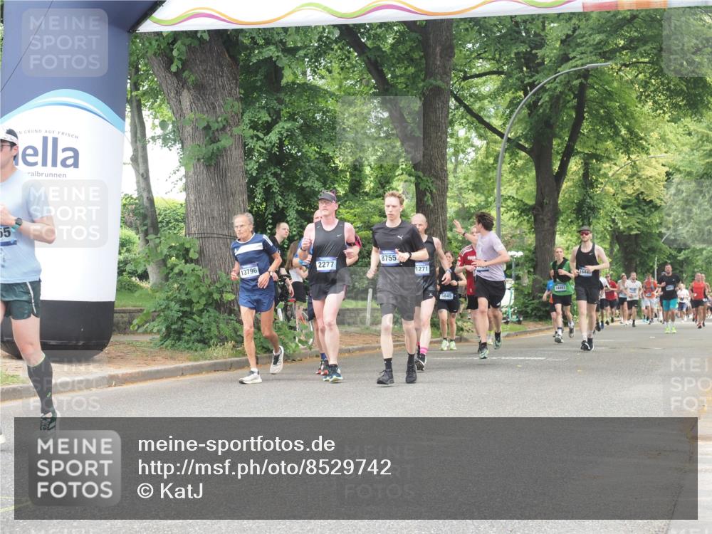 29.06.2025 - hella hamburg halbmarathon KatJ http://msf.ph/oto/8529742 29.06.2025 10:57:06 Zwischen KM18-KM19 2055, 3844, 8755 meine-sportfotos.de