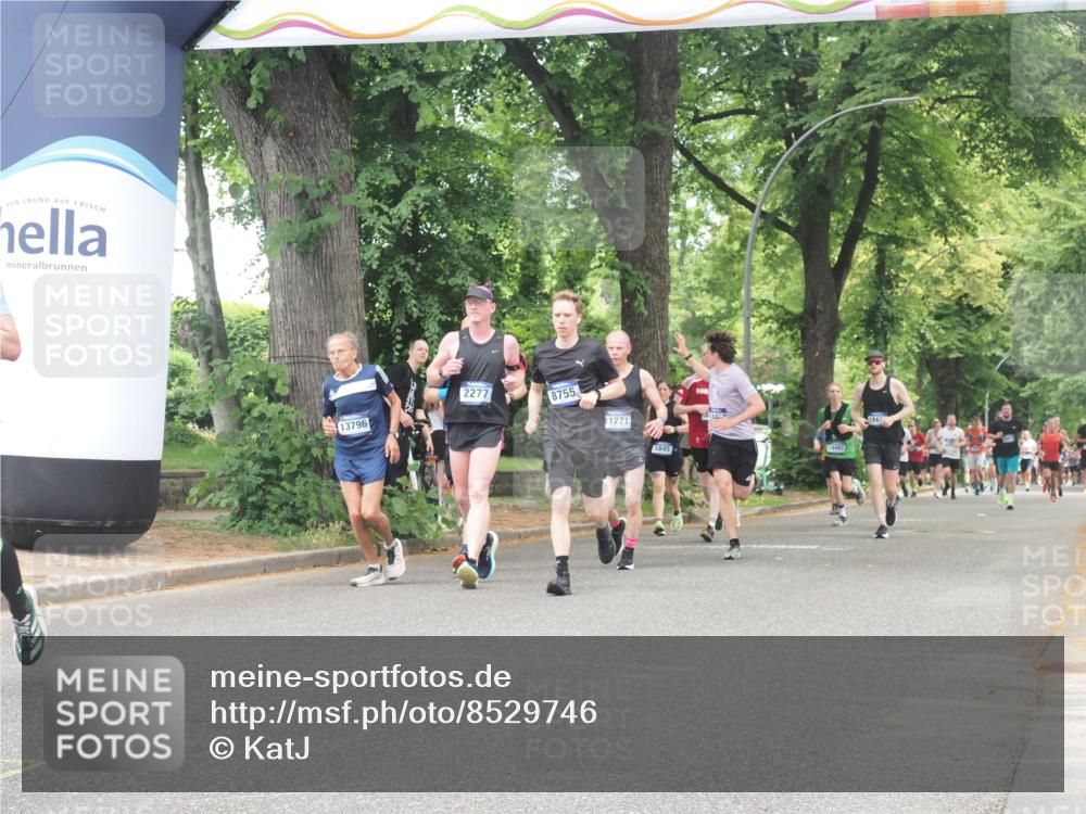29.06.2025 - hella hamburg halbmarathon KatJ http://msf.ph/oto/8529746 29.06.2025 10:57:06 Zwischen KM18-KM19 2055, 3844, 8755 meine-sportfotos.de