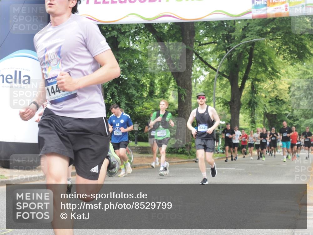 29.06.2025 - hella hamburg halbmarathon KatJ http://msf.ph/oto/8529799 29.06.2025 10:57:10 Zwischen KM18-KM19 2055, 2277, 3834, 5845, 8755 meine-sportfotos.de