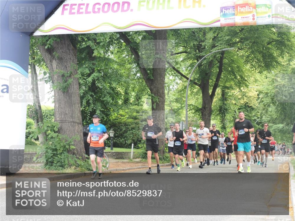 29.06.2025 - hella hamburg halbmarathon KatJ http://msf.ph/oto/8529837 29.06.2025 10:57:15 Zwischen KM18-KM19 1527, 2277, 3834, 5845 meine-sportfotos.de