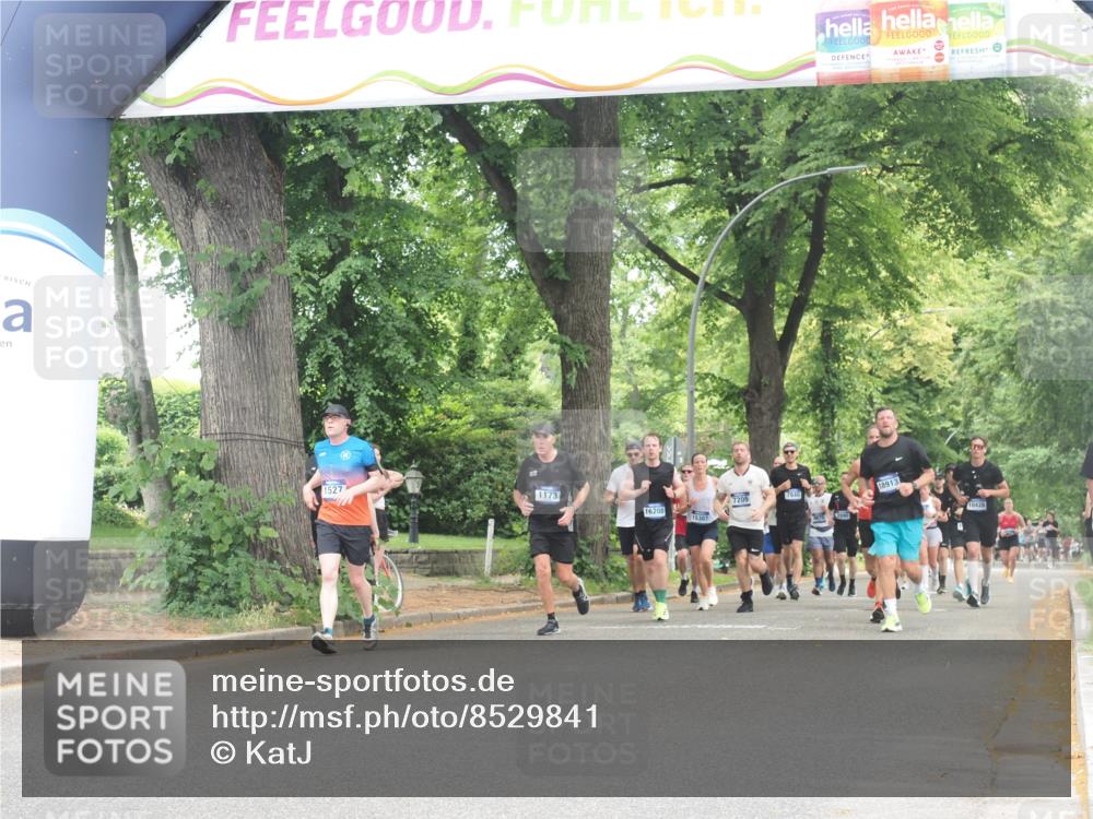 29.06.2025 - hella hamburg halbmarathon KatJ http://msf.ph/oto/8529841 29.06.2025 10:57:15 Zwischen KM18-KM19 1527, 2277, 3834, 5845 meine-sportfotos.de