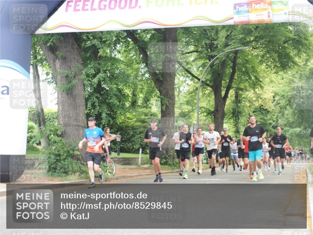 29.06.2025 - hella hamburg halbmarathon KatJ http://msf.ph/oto/8529845 29.06.2025 10:57:15 Zwischen KM18-KM19 1527, 2277, 3834, 5845 meine-sportfotos.de