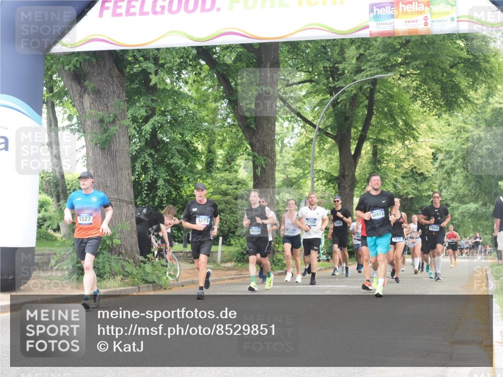29.06.2025 - hella hamburg halbmarathon KatJ http://msf.ph/oto/8529851 29.06.2025 10:57:16 Zwischen KM18-KM19 1527, 2277, 3834, 5845 meine-sportfotos.de