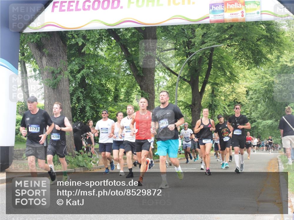 29.06.2025 - hella hamburg halbmarathon KatJ http://msf.ph/oto/8529872 29.06.2025 10:57:18 Zwischen KM18-KM19 1173, 1527, 3729 meine-sportfotos.de