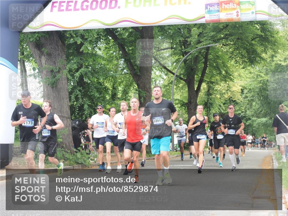 29.06.2025 - hella hamburg halbmarathon KatJ http://msf.ph/oto/8529874 29.06.2025 10:57:18 Zwischen KM18-KM19 1173, 1527, 3729 meine-sportfotos.de