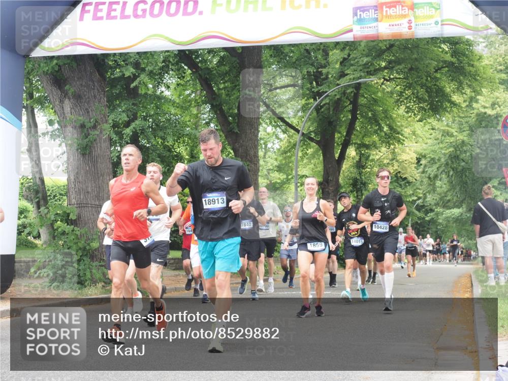 29.06.2025 - hella hamburg halbmarathon KatJ http://msf.ph/oto/8529882 29.06.2025 10:57:19 Zwischen KM18-KM19 1173, 1527, 1859, 3729, 7209, 7840 meine-sportfotos.de