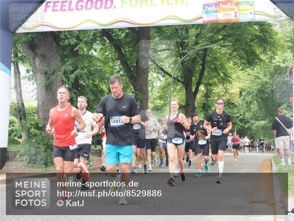 29.06.2025 - hella hamburg halbmarathon KatJ http://msf.ph/oto/8529886 29.06.2025 10:57:19 Zwischen KM18-KM19 1173, 1527, 1859, 3729, 7209, 7840 meine-sportfotos.de