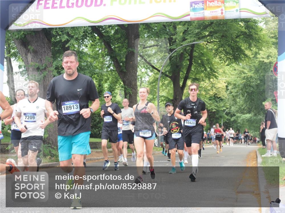 29.06.2025 - hella hamburg halbmarathon KatJ http://msf.ph/oto/8529887 29.06.2025 10:57:19 Zwischen KM18-KM19 1173, 1527, 1859, 3729, 7209, 7840 meine-sportfotos.de