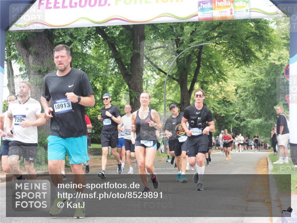 29.06.2025 - hella hamburg halbmarathon KatJ http://msf.ph/oto/8529891 29.06.2025 10:57:19 Zwischen KM18-KM19 1173, 1527, 1859, 3729, 7209, 7840 meine-sportfotos.de