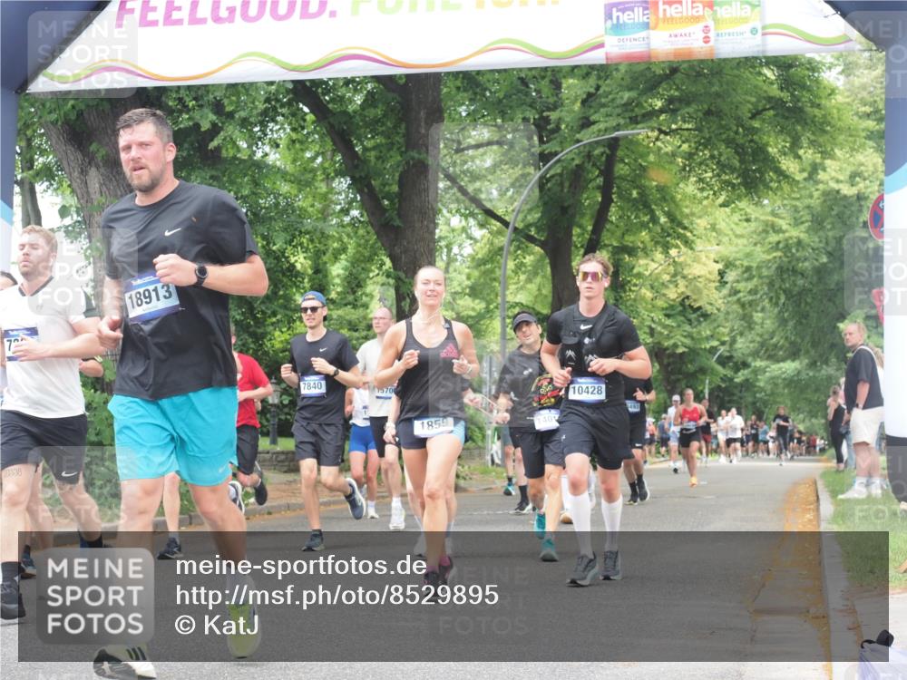 29.06.2025 - hella hamburg halbmarathon KatJ http://msf.ph/oto/8529895 29.06.2025 10:57:20 Zwischen KM18-KM19 1173, 1527, 1859, 3729, 7209, 7840 meine-sportfotos.de