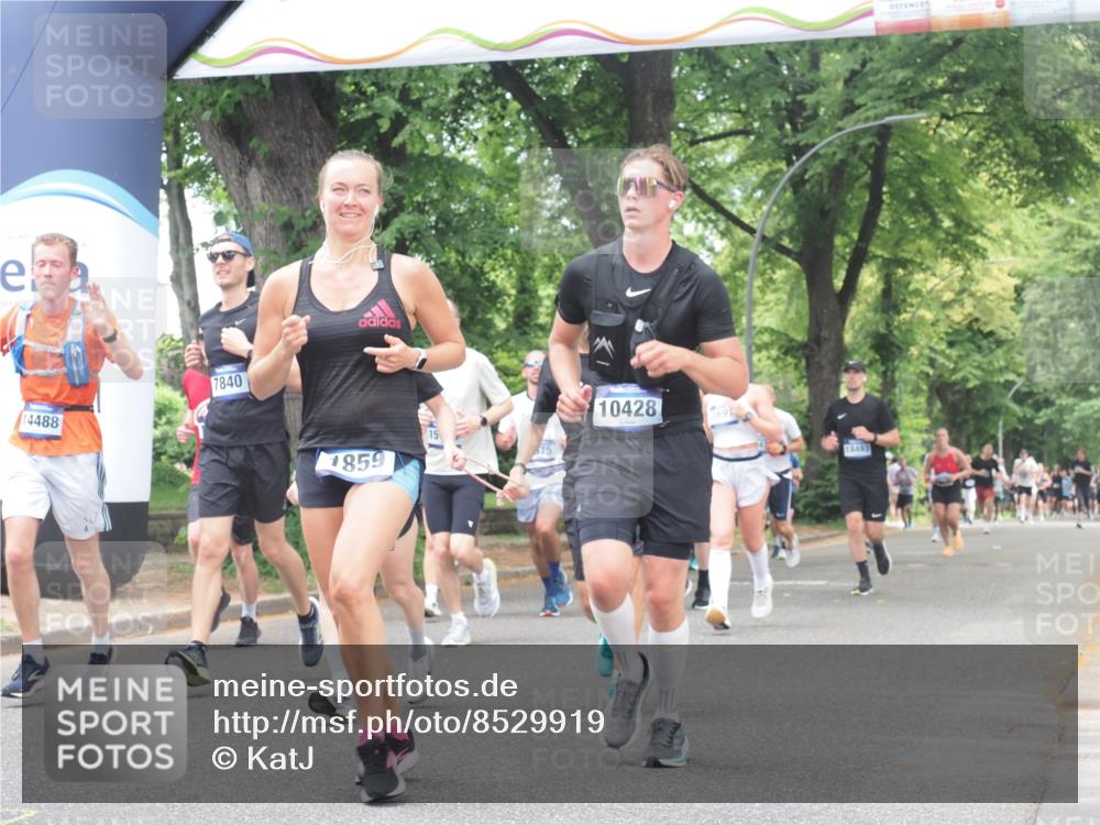 29.06.2025 - hella hamburg halbmarathon KatJ http://msf.ph/oto/8529919 29.06.2025 10:57:21 Zwischen KM18-KM19 1173, 1527, 1859, 3691, 3729, 7209, 7840 meine-sportfotos.de