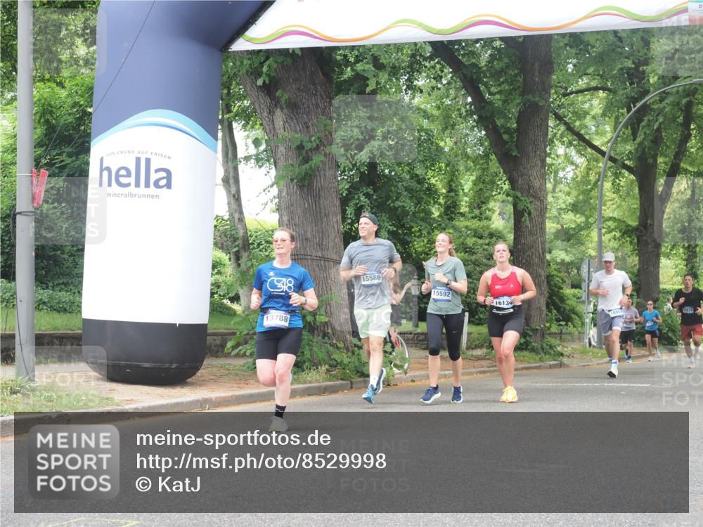 29.06.2025 - hella hamburg halbmarathon KatJ http://msf.ph/oto/8529998 29.06.2025 10:57:27 Zwischen KM18-KM19 1859, 2990, 3691, 5423, 7209, 7840 meine-sportfotos.de