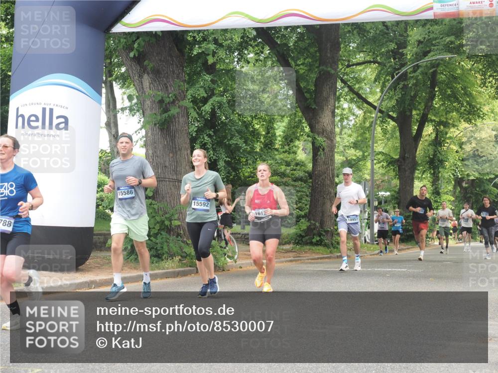29.06.2025 - hella hamburg halbmarathon KatJ http://msf.ph/oto/8530007 29.06.2025 10:57:28 Zwischen KM18-KM19 2990, 3691, 5423 meine-sportfotos.de