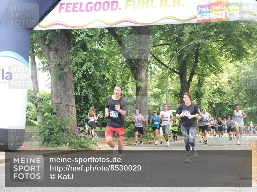 29.06.2025 - hella hamburg halbmarathon KatJ http://msf.ph/oto/8530029 29.06.2025 10:57:33 Zwischen KM18-KM19 2110 meine-sportfotos.de