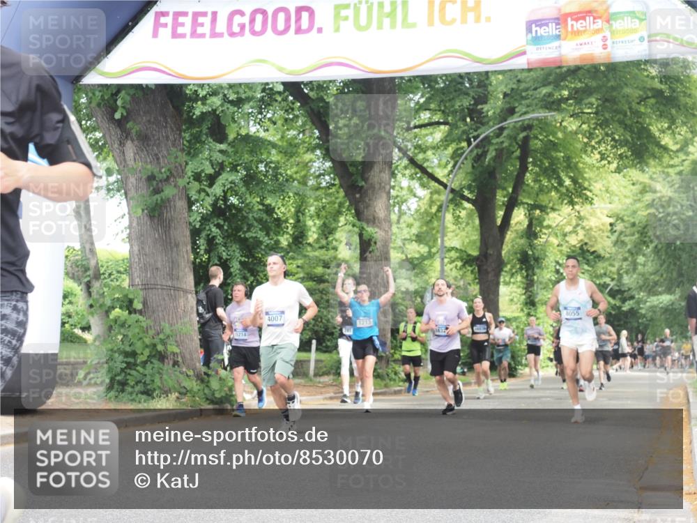 29.06.2025 - hella hamburg halbmarathon KatJ http://msf.ph/oto/8530070 29.06.2025 10:57:36 Zwischen KM18-KM19 1213, 2110, 4007 meine-sportfotos.de