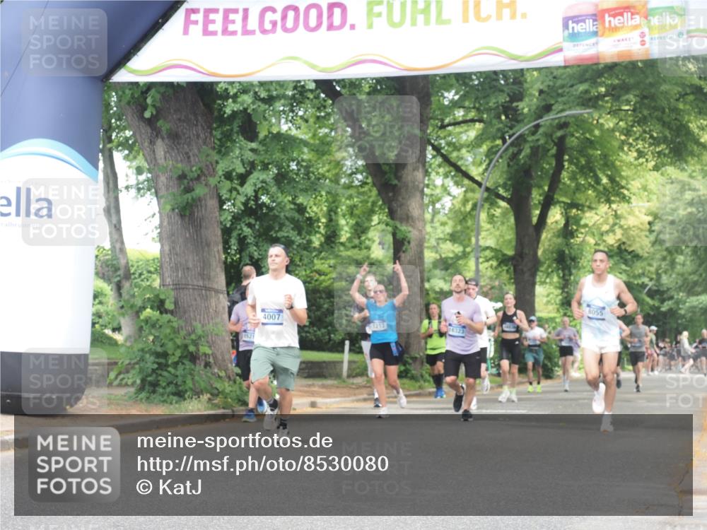 29.06.2025 - hella hamburg halbmarathon KatJ http://msf.ph/oto/8530080 29.06.2025 10:57:36 Zwischen KM18-KM19 1213, 2110, 4007 meine-sportfotos.de