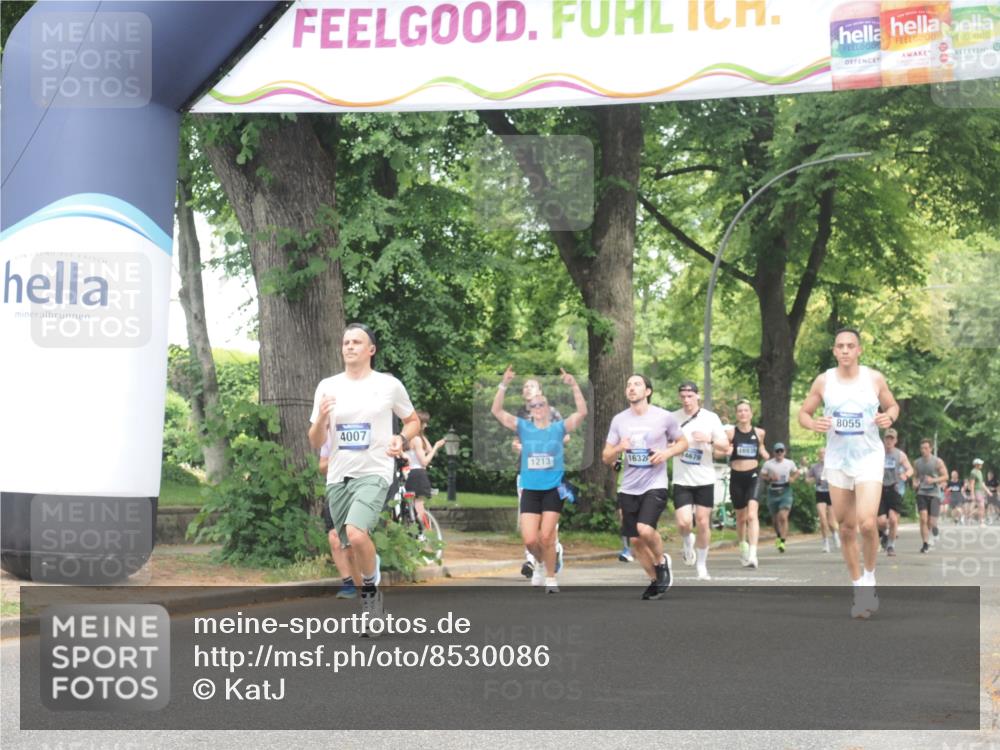 29.06.2025 - hella hamburg halbmarathon KatJ http://msf.ph/oto/8530086 29.06.2025 10:57:36 Zwischen KM18-KM19 1213, 2110, 4007 meine-sportfotos.de