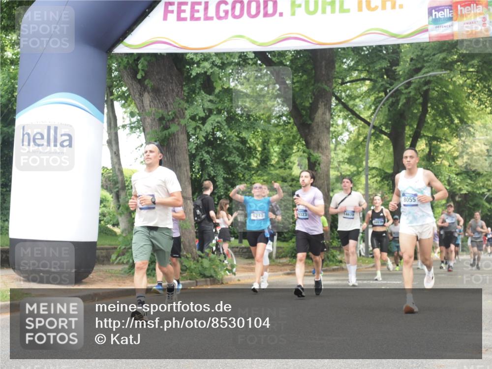 29.06.2025 - hella hamburg halbmarathon KatJ http://msf.ph/oto/8530104 29.06.2025 10:57:37 Zwischen KM18-KM19 1213, 2110, 4007, 8055 meine-sportfotos.de