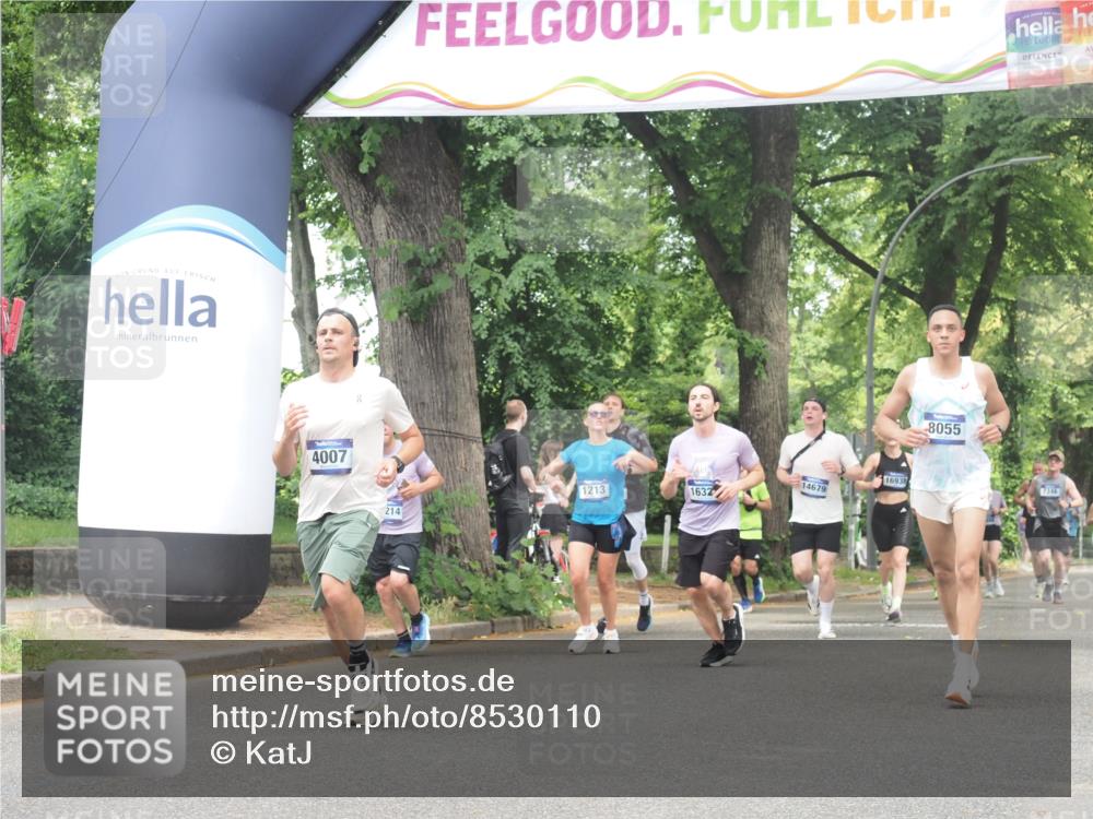 29.06.2025 - hella hamburg halbmarathon KatJ http://msf.ph/oto/8530110 29.06.2025 10:57:37 Zwischen KM18-KM19 1213, 2110, 4007, 8055 meine-sportfotos.de