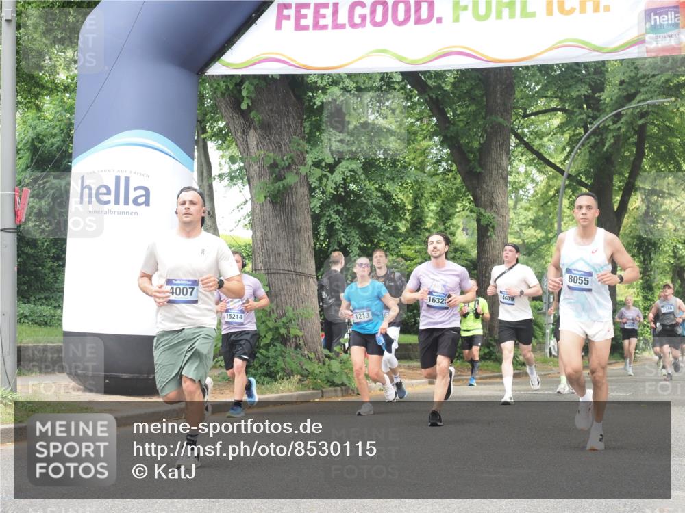 29.06.2025 - hella hamburg halbmarathon KatJ http://msf.ph/oto/8530115 29.06.2025 10:57:37 Zwischen KM18-KM19 1213, 2110, 4007, 8055 meine-sportfotos.de