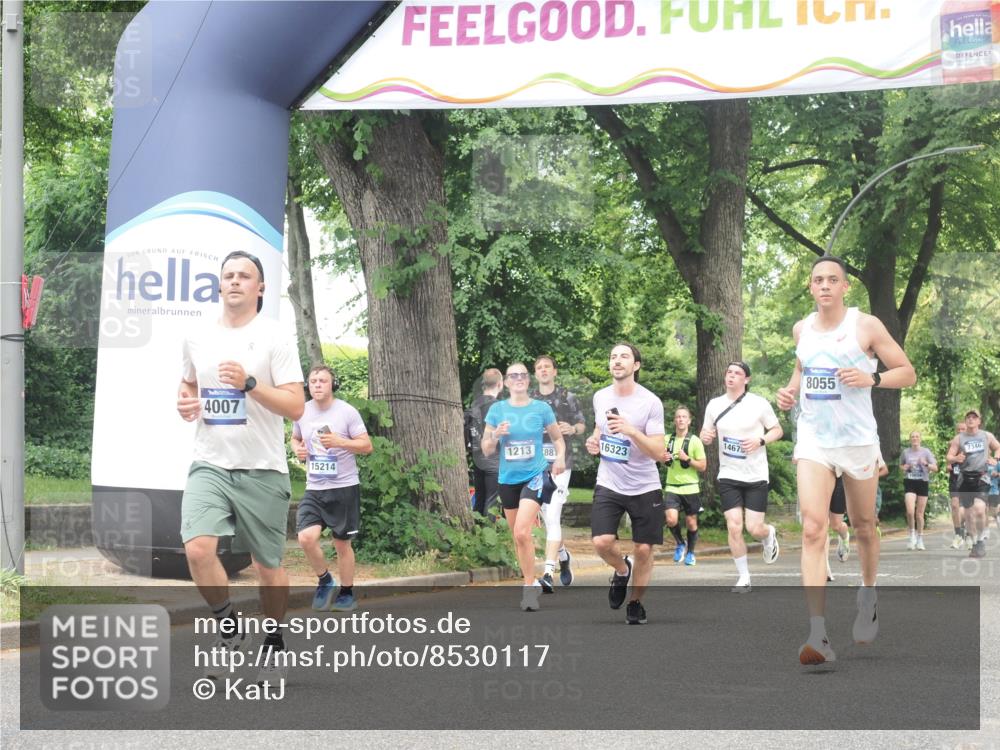 29.06.2025 - hella hamburg halbmarathon KatJ http://msf.ph/oto/8530117 29.06.2025 10:57:37 Zwischen KM18-KM19 1213, 2110, 4007, 8055 meine-sportfotos.de