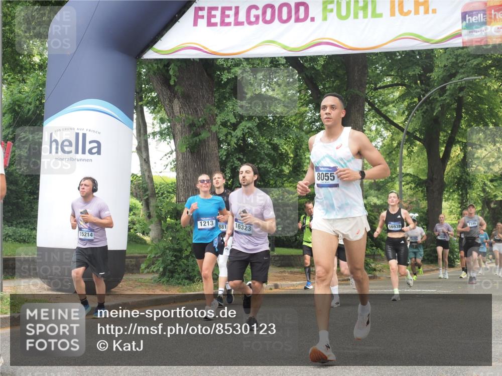 29.06.2025 - hella hamburg halbmarathon KatJ http://msf.ph/oto/8530123 29.06.2025 10:57:38 Zwischen KM18-KM19 1213, 2110, 4007, 7881, 8055 meine-sportfotos.de