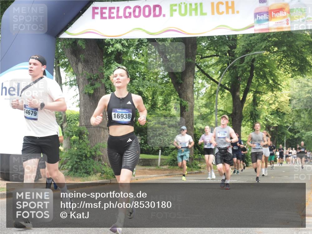29.06.2025 - hella hamburg halbmarathon KatJ http://msf.ph/oto/8530180 29.06.2025 10:57:41 Zwischen KM18-KM19 1213, 2110, 4007, 7346, 7881, 8055 meine-sportfotos.de
