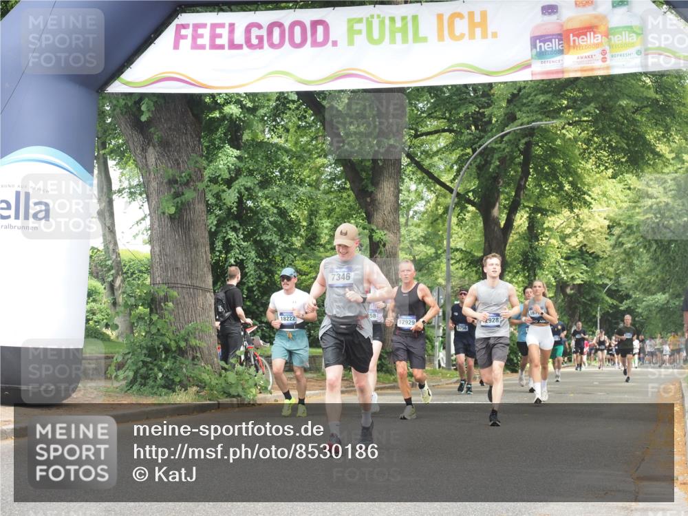 29.06.2025 - hella hamburg halbmarathon KatJ http://msf.ph/oto/8530186 29.06.2025 10:57:43 Zwischen KM18-KM19 1213, 4007, 7346, 7881, 8001, 8055 meine-sportfotos.de