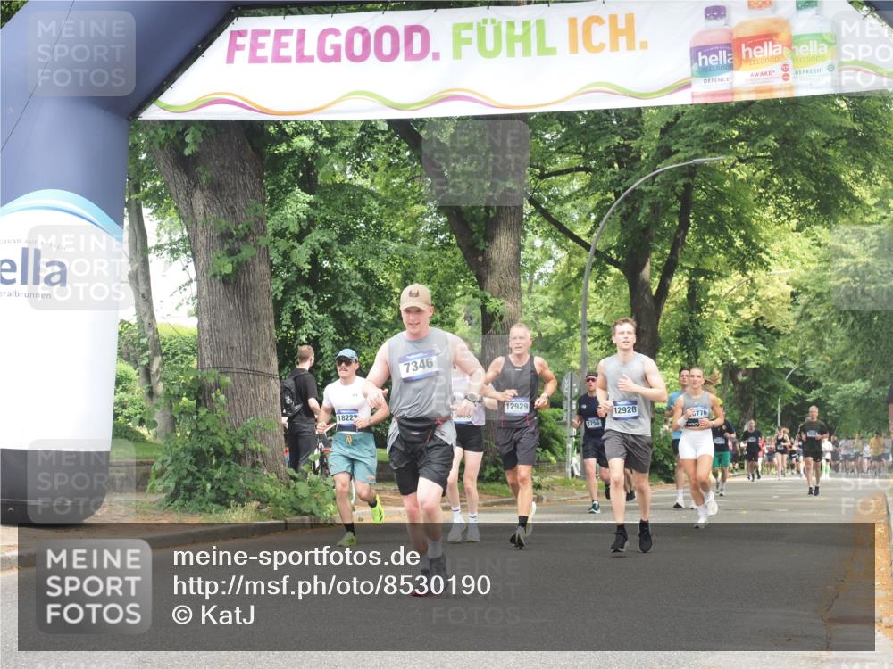 29.06.2025 - hella hamburg halbmarathon KatJ http://msf.ph/oto/8530190 29.06.2025 10:57:43 Zwischen KM18-KM19 1213, 4007, 7346, 7881, 8001, 8055 meine-sportfotos.de