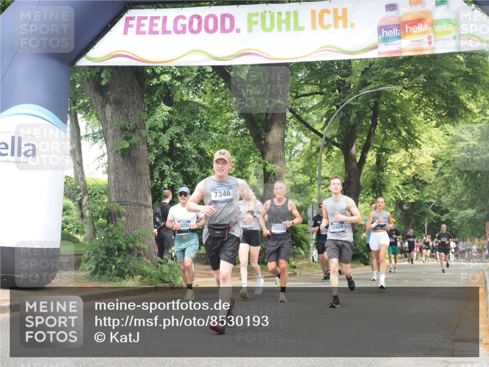 29.06.2025 - hella hamburg halbmarathon KatJ http://msf.ph/oto/8530193 29.06.2025 10:57:43 Zwischen KM18-KM19 1213, 4007, 7346, 7881, 8001, 8055 meine-sportfotos.de
