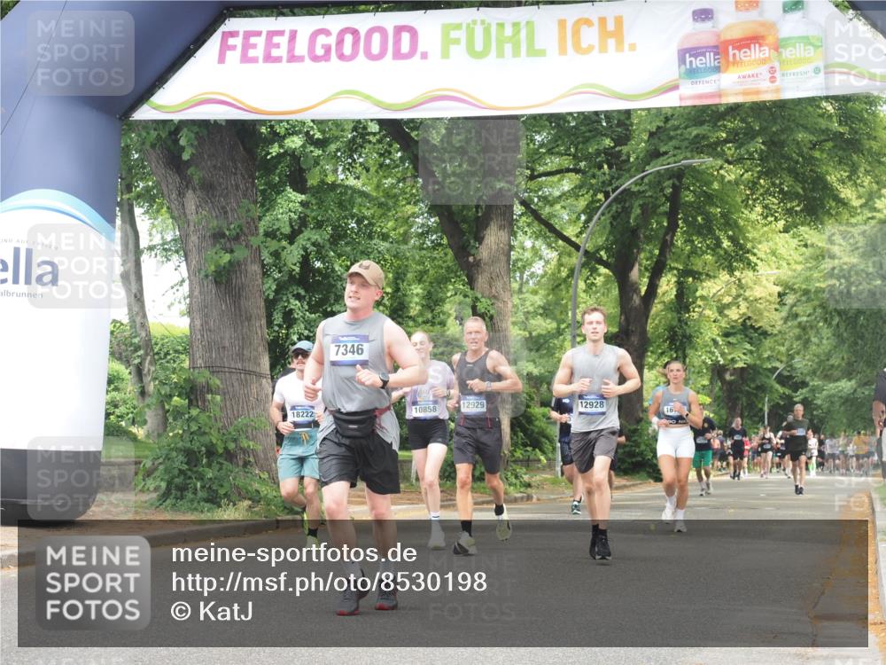 29.06.2025 - hella hamburg halbmarathon KatJ http://msf.ph/oto/8530198 29.06.2025 10:57:43 Zwischen KM18-KM19 1213, 4007, 7346, 7881, 8001, 8055 meine-sportfotos.de