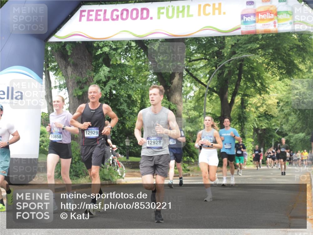 29.06.2025 - hella hamburg halbmarathon KatJ http://msf.ph/oto/8530221 29.06.2025 10:57:45 Zwischen KM18-KM19 7346, 7881, 8001, 8055 meine-sportfotos.de