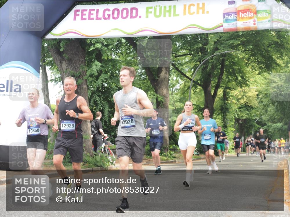 29.06.2025 - hella hamburg halbmarathon KatJ http://msf.ph/oto/8530227 29.06.2025 10:57:45 Zwischen KM18-KM19 7346, 7881, 8001, 8055 meine-sportfotos.de