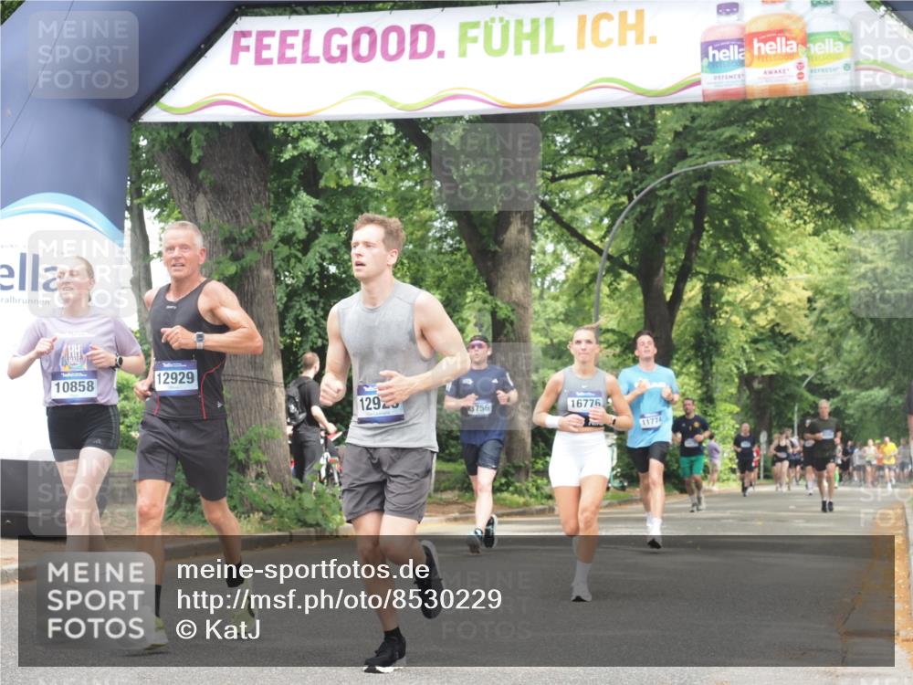 29.06.2025 - hella hamburg halbmarathon KatJ http://msf.ph/oto/8530229 29.06.2025 10:57:45 Zwischen KM18-KM19 7346, 7881, 8001, 8055 meine-sportfotos.de