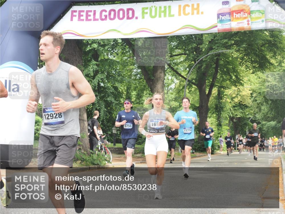 29.06.2025 - hella hamburg halbmarathon KatJ http://msf.ph/oto/8530238 29.06.2025 10:57:46 Zwischen KM18-KM19 7346, 7881, 8001 meine-sportfotos.de