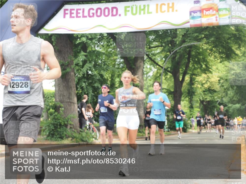 29.06.2025 - hella hamburg halbmarathon KatJ http://msf.ph/oto/8530246 29.06.2025 10:57:46 Zwischen KM18-KM19 7346, 7881, 8001 meine-sportfotos.de