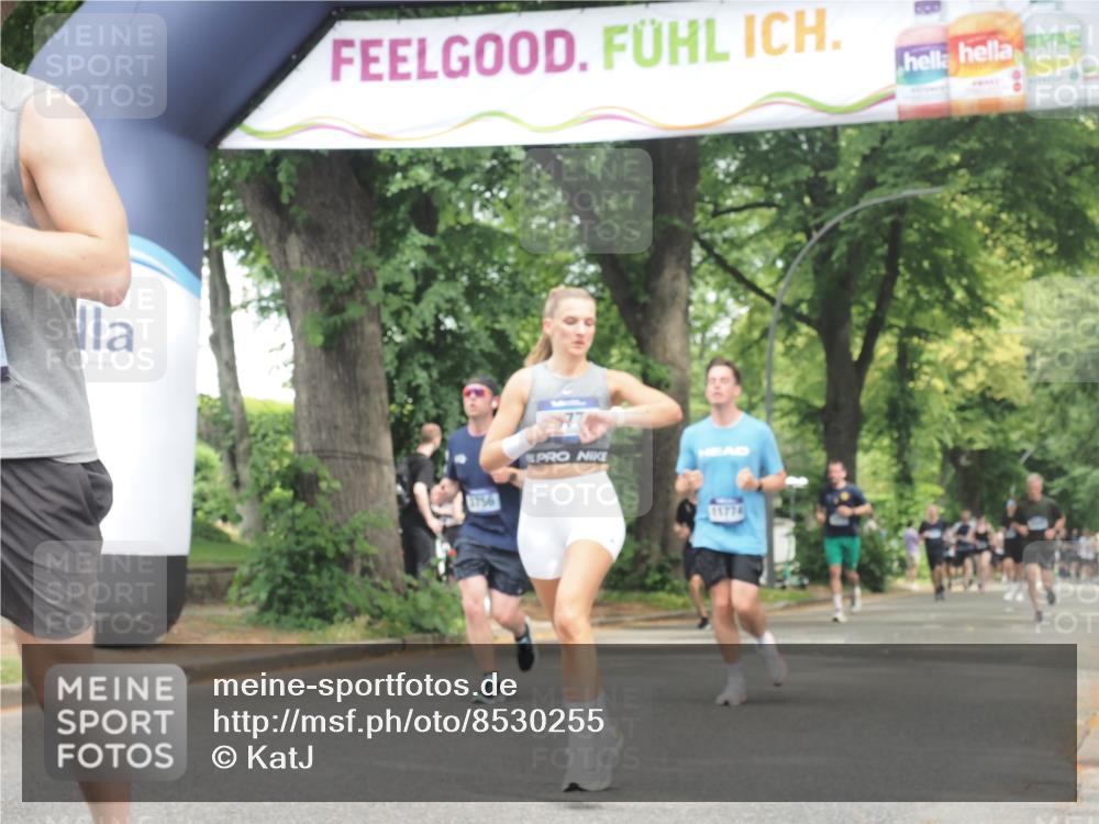 29.06.2025 - hella hamburg halbmarathon KatJ http://msf.ph/oto/8530255 29.06.2025 10:57:47 Zwischen KM18-KM19 7346, 8001 meine-sportfotos.de