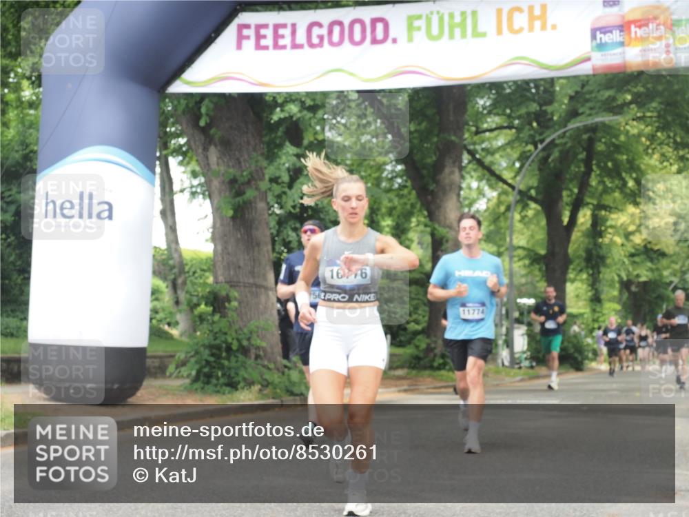 29.06.2025 - hella hamburg halbmarathon KatJ http://msf.ph/oto/8530261 29.06.2025 10:57:47 Zwischen KM18-KM19 7346, 8001 meine-sportfotos.de