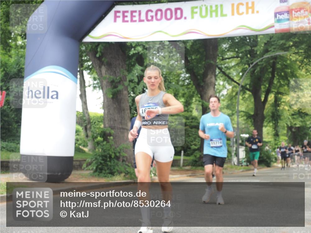 29.06.2025 - hella hamburg halbmarathon KatJ http://msf.ph/oto/8530264 29.06.2025 10:57:47 Zwischen KM18-KM19 7346, 8001 meine-sportfotos.de