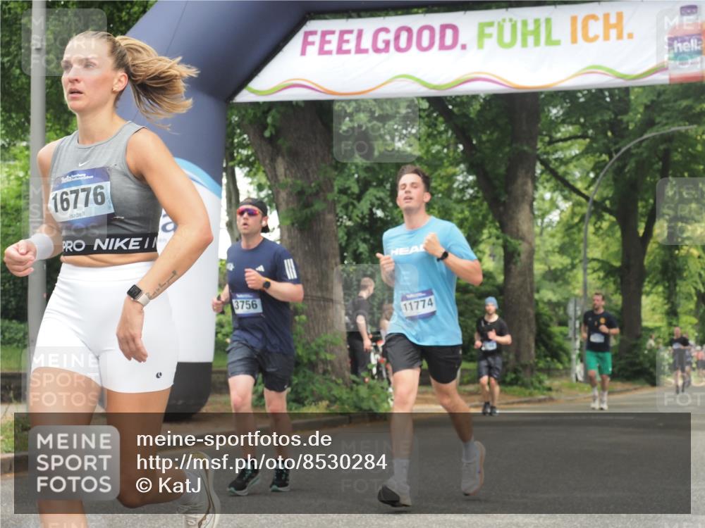 29.06.2025 - hella hamburg halbmarathon KatJ http://msf.ph/oto/8530284 29.06.2025 10:57:48 Zwischen KM18-KM19 3756, 7346, 8001 meine-sportfotos.de