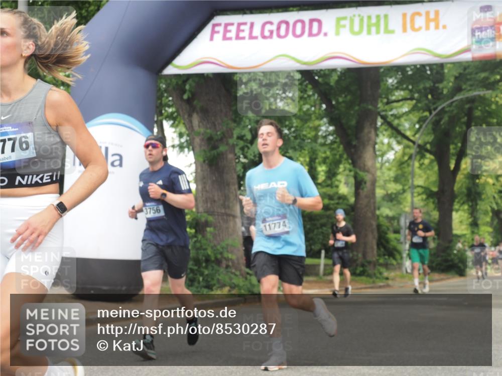 29.06.2025 - hella hamburg halbmarathon KatJ http://msf.ph/oto/8530287 29.06.2025 10:57:48 Zwischen KM18-KM19 3756, 7346, 8001 meine-sportfotos.de