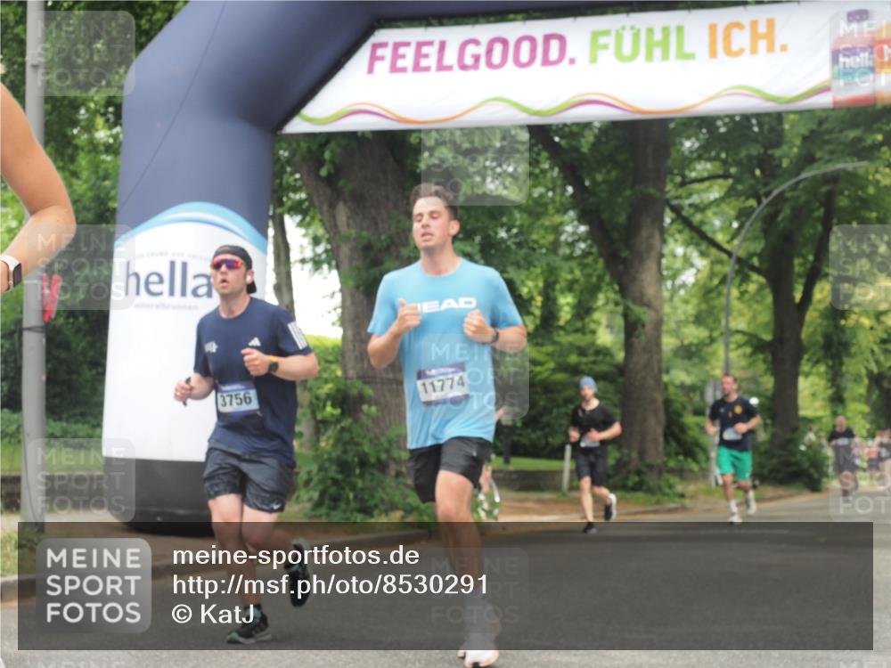 29.06.2025 - hella hamburg halbmarathon KatJ http://msf.ph/oto/8530291 29.06.2025 10:57:48 Zwischen KM18-KM19 3756, 7346, 8001 meine-sportfotos.de