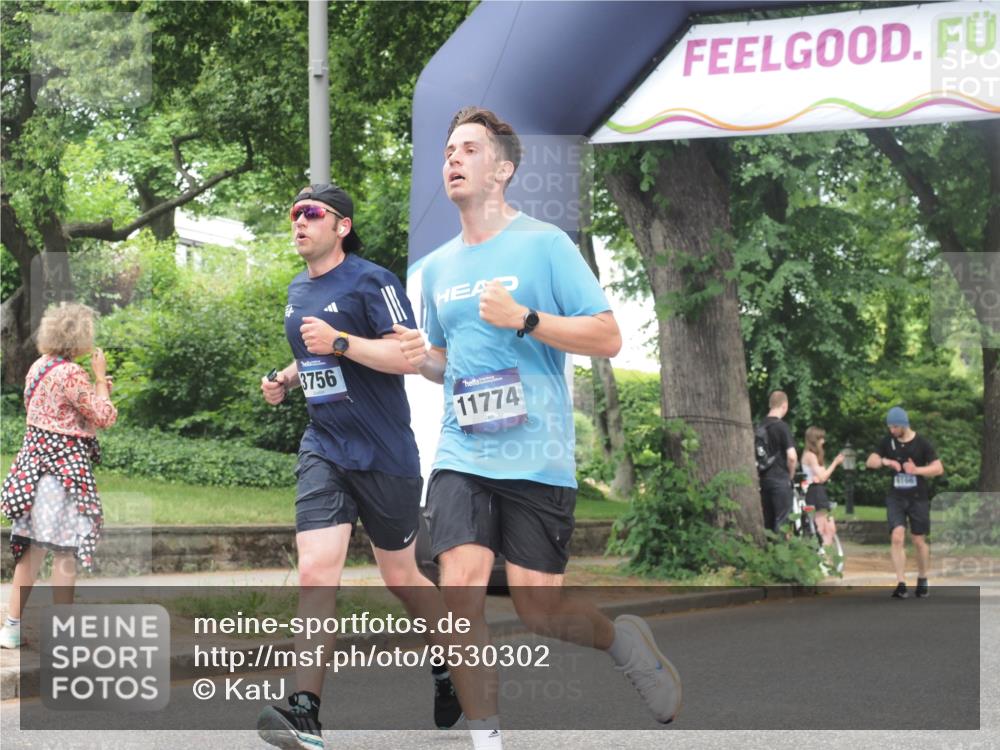 29.06.2025 - hella hamburg halbmarathon KatJ http://msf.ph/oto/8530302 29.06.2025 10:57:49 Zwischen KM18-KM19 3756, 7346, 8001 meine-sportfotos.de